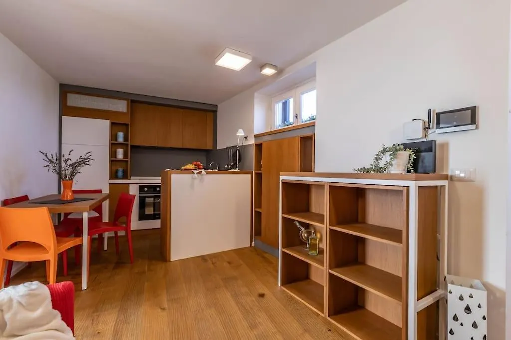 Cconforthotels Appartamento Domus Venezia Bari 0*,